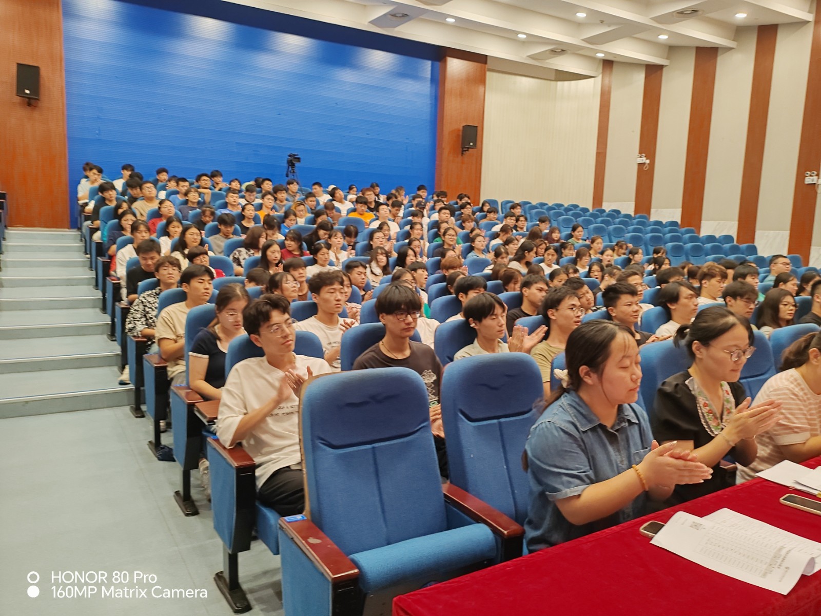 学生全景（压缩）.jpg