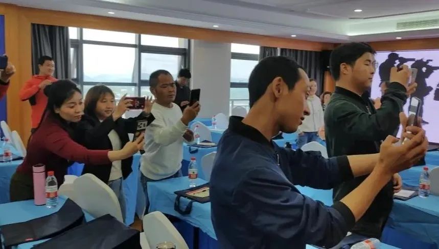 【6-2】培训现场实操互动.jpg