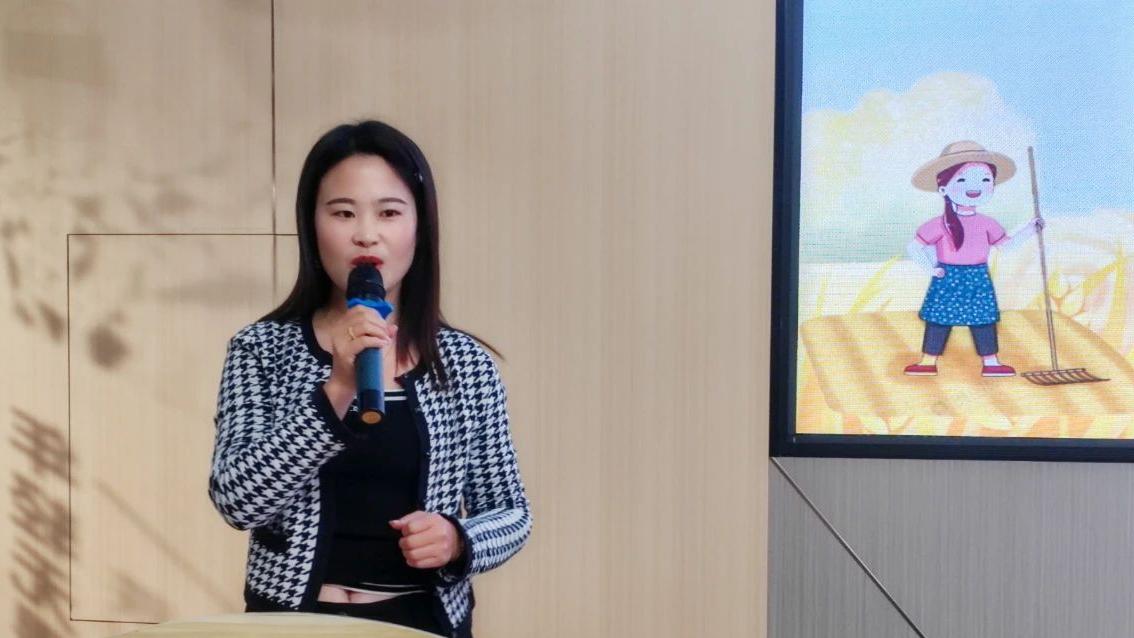4 学员代表发言（无创大主席台）.jpg